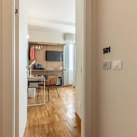 ゲストハウス Il Faro Luxury & Lounge 3*