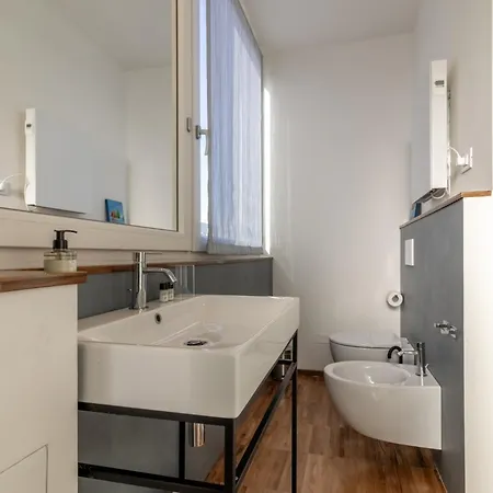 Il Faro Luxury & Lounge ゲストハウス 3*