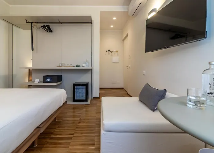Πανσιόν Il Faro Luxury & Lounge